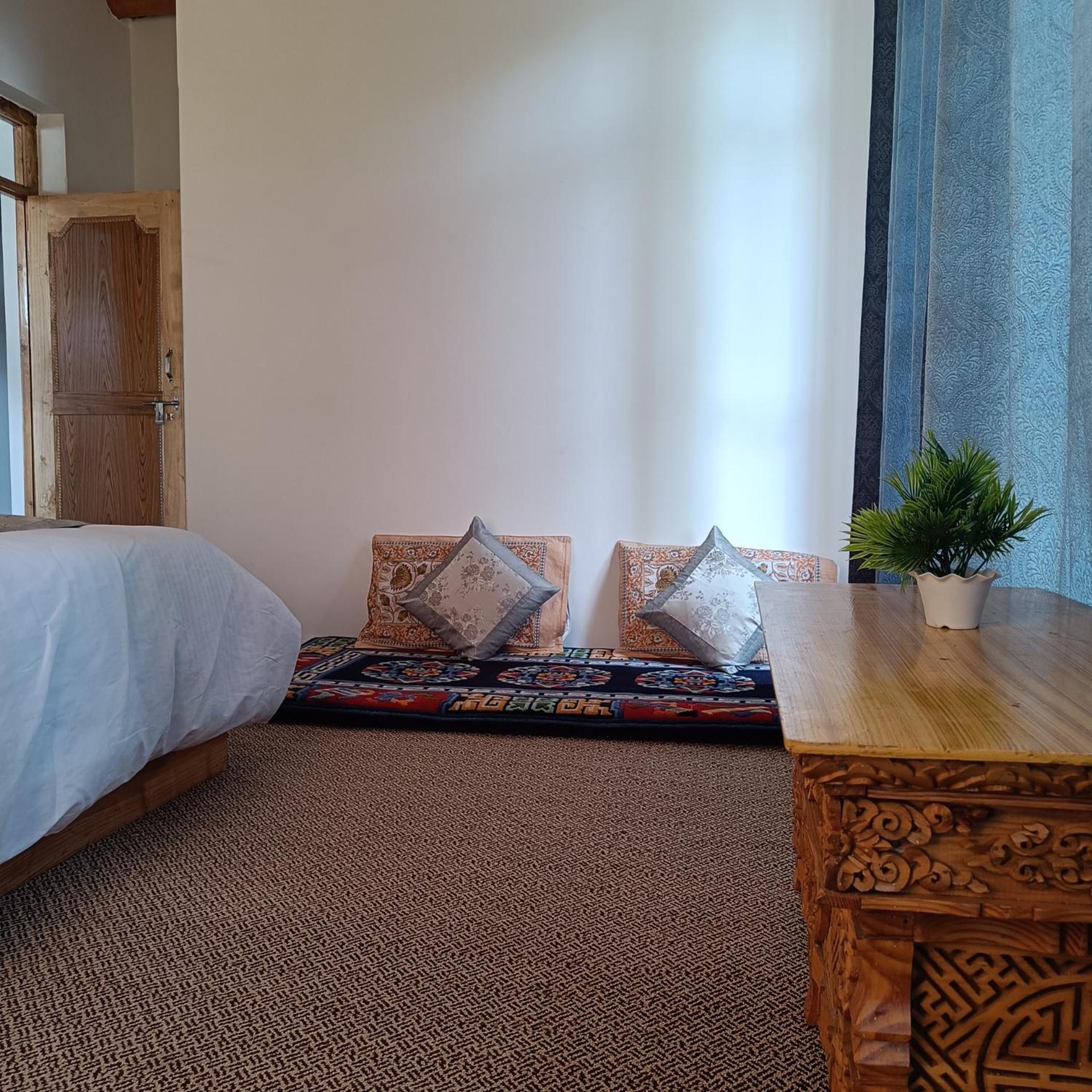 Traveller Nest Hotel Deskit Ngoại thất bức ảnh