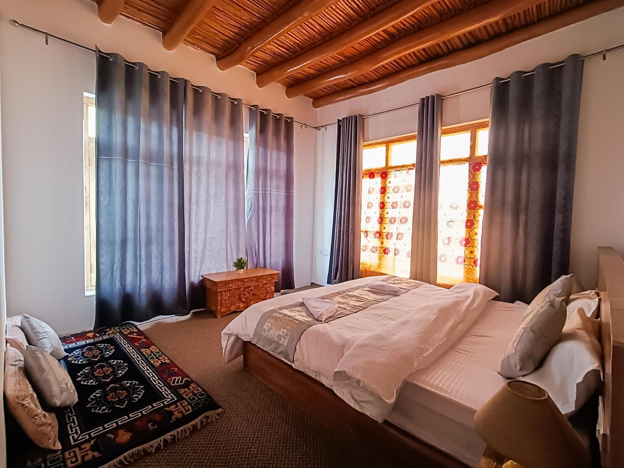 Traveller Nest Hotel Deskit Ngoại thất bức ảnh